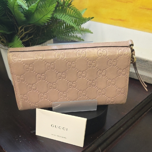Gucci Light Pink Monogram Wallet with Gold Hardware - Picture 2 of 10